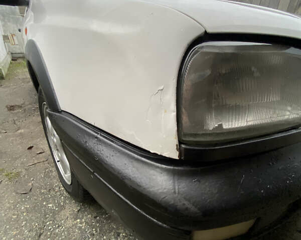 Белый Фольксваген Гольф, объемом двигателя 1.78 л и пробегом 160 тыс. км за 2100 $, фото 7 на Automoto.ua