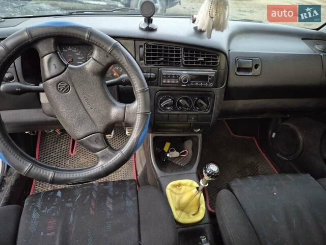 Белый Фольксваген Гольф, объемом двигателя 1.78 л и пробегом 700 тыс. км за 1900 $, фото 5 на Automoto.ua