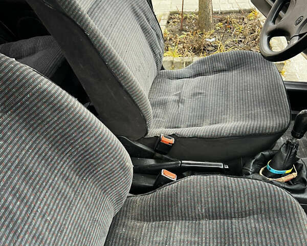 Белый Фольксваген Гольф, объемом двигателя 1.8 л и пробегом 180 тыс. км за 2000 $, фото 9 на Automoto.ua