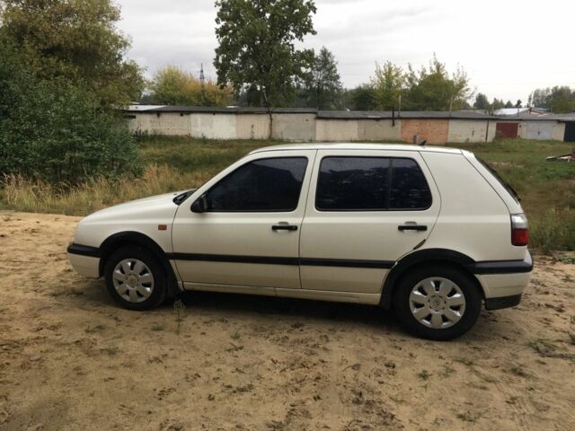 Белый Фольксваген Гольф, объемом двигателя 1.9 л и пробегом 179 тыс. км за 2699 $, фото 2 на Automoto.ua