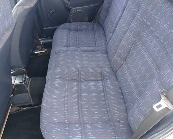 Белый Фольксваген Гольф, объемом двигателя 1.4 л и пробегом 300 тыс. км за 1600 $, фото 7 на Automoto.ua