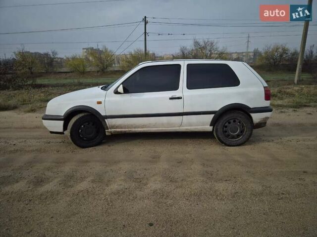 Белый Фольксваген Гольф, объемом двигателя 1.78 л и пробегом 700 тыс. км за 1900 $, фото 2 на Automoto.ua