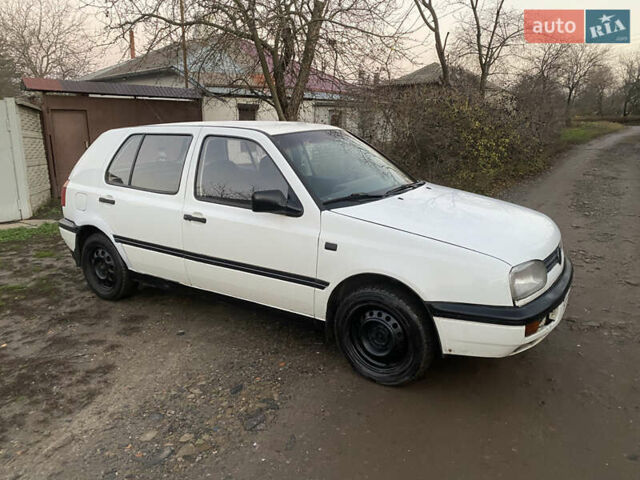 Белый Фольксваген Гольф, объемом двигателя 1.39 л и пробегом 200 тыс. км за 1350 $, фото 8 на Automoto.ua