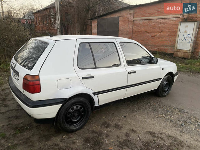 Белый Фольксваген Гольф, объемом двигателя 1.39 л и пробегом 200 тыс. км за 1350 $, фото 10 на Automoto.ua