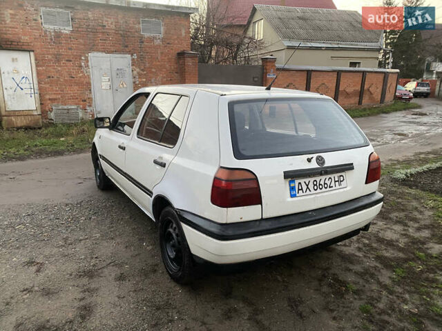 Белый Фольксваген Гольф, объемом двигателя 1.39 л и пробегом 200 тыс. км за 1350 $, фото 4 на Automoto.ua