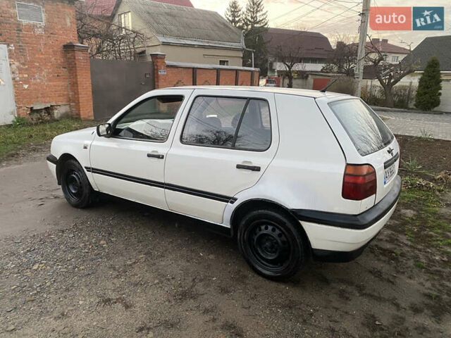 Белый Фольксваген Гольф, объемом двигателя 1.39 л и пробегом 200 тыс. км за 1350 $, фото 3 на Automoto.ua