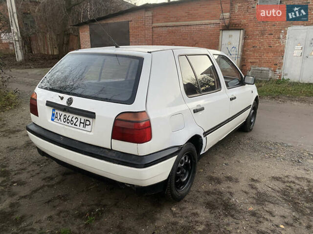 Белый Фольксваген Гольф, объемом двигателя 1.39 л и пробегом 200 тыс. км за 1350 $, фото 11 на Automoto.ua