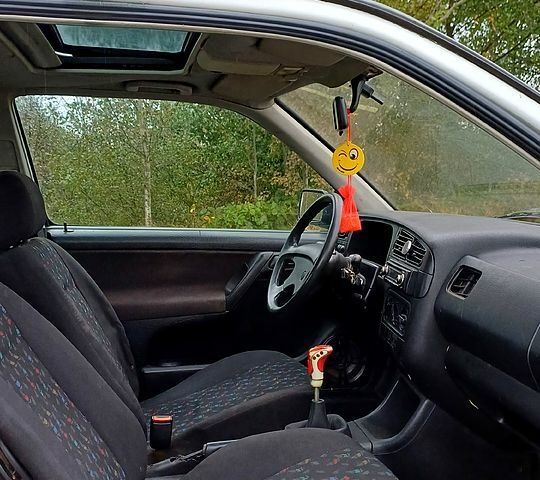 Білий Фольксваген Гольф, об'ємом двигуна 1.4 л та пробігом 240 тис. км за 1250 $, фото 2 на Automoto.ua