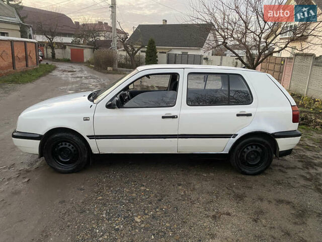 Белый Фольксваген Гольф, объемом двигателя 1.39 л и пробегом 200 тыс. км за 1350 $, фото 2 на Automoto.ua