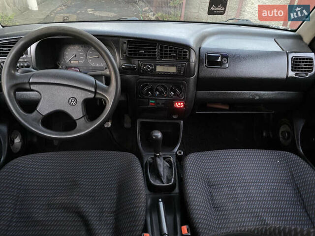 Белый Фольксваген Гольф, объемом двигателя 1.39 л и пробегом 200 тыс. км за 1350 $, фото 13 на Automoto.ua