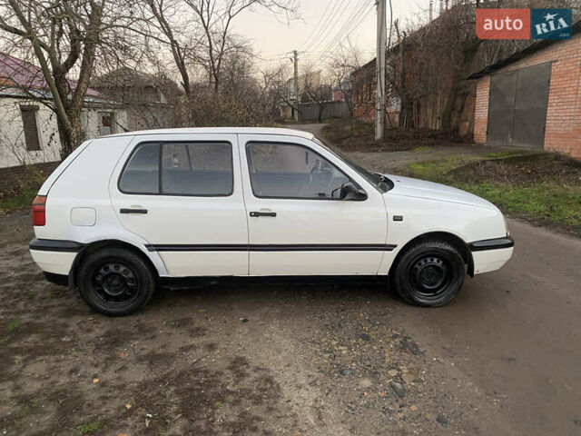 Белый Фольксваген Гольф, объемом двигателя 1.39 л и пробегом 200 тыс. км за 1350 $, фото 9 на Automoto.ua