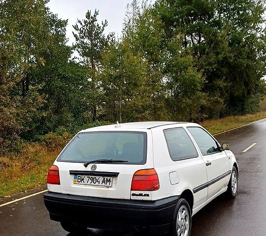 Білий Фольксваген Гольф, об'ємом двигуна 1.4 л та пробігом 240 тис. км за 1250 $, фото 1 на Automoto.ua