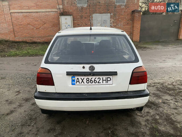 Белый Фольксваген Гольф, объемом двигателя 1.39 л и пробегом 200 тыс. км за 1350 $, фото 5 на Automoto.ua