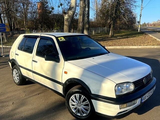 Белый Фольксваген Гольф, объемом двигателя 1.4 л и пробегом 280 тыс. км за 1800 $, фото 1 на Automoto.ua