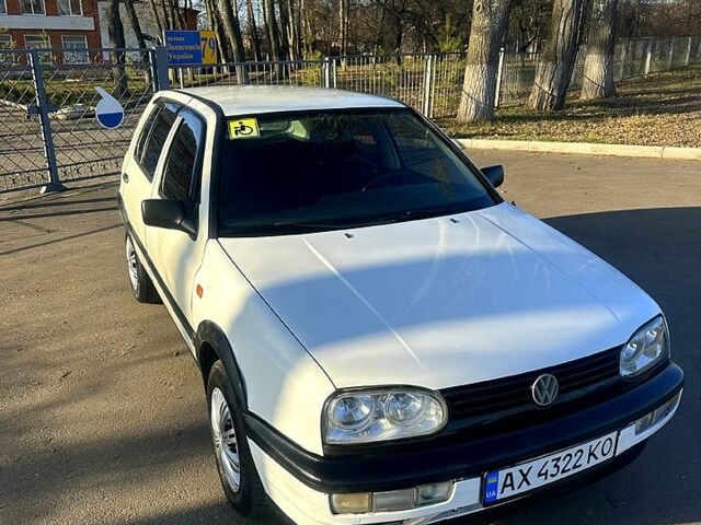 Белый Фольксваген Гольф, объемом двигателя 1.4 л и пробегом 280 тыс. км за 1800 $, фото 2 на Automoto.ua