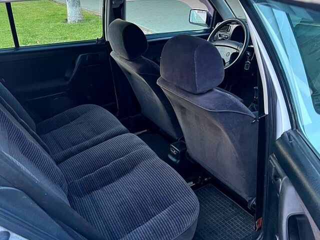 Белый Фольксваген Гольф, объемом двигателя 1.8 л и пробегом 200 тыс. км за 2300 $, фото 8 на Automoto.ua