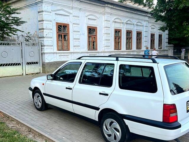 Белый Фольксваген Гольф, объемом двигателя 1.8 л и пробегом 200 тыс. км за 2300 $, фото 2 на Automoto.ua