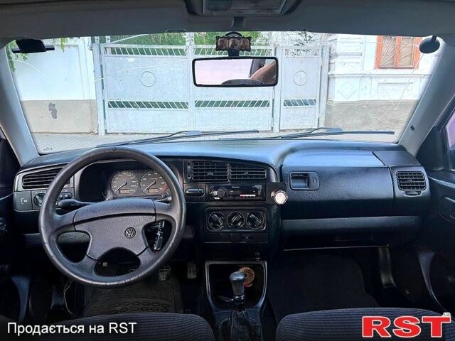 Белый Фольксваген Гольф, объемом двигателя 1.8 л и пробегом 200 тыс. км за 2300 $, фото 5 на Automoto.ua