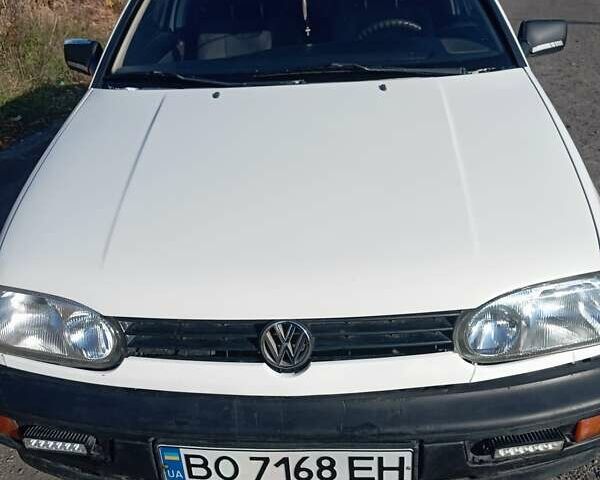 Білий Фольксваген Гольф, об'ємом двигуна 1.39 л та пробігом 93 тис. км за 2000 $, фото 7 на Automoto.ua