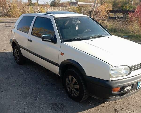 Білий Фольксваген Гольф, об'ємом двигуна 1.39 л та пробігом 93 тис. км за 2000 $, фото 2 на Automoto.ua