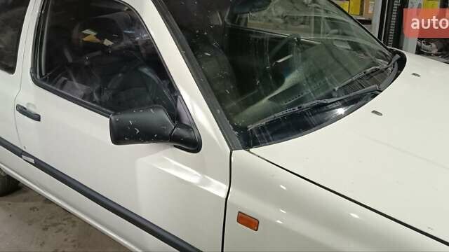 Білий Фольксваген Гольф, об'ємом двигуна 1.39 л та пробігом 135 тис. км за 2350 $, фото 1 на Automoto.ua