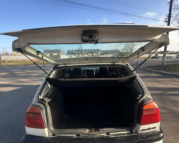 Білий Фольксваген Гольф, об'ємом двигуна 1.39 л та пробігом 280 тис. км за 1800 $, фото 7 на Automoto.ua