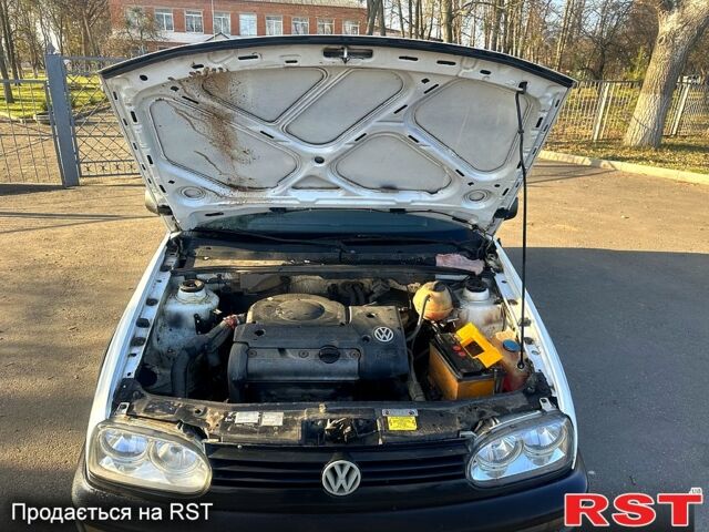 Белый Фольксваген Гольф, объемом двигателя 1.4 л и пробегом 280 тыс. км за 1800 $, фото 10 на Automoto.ua