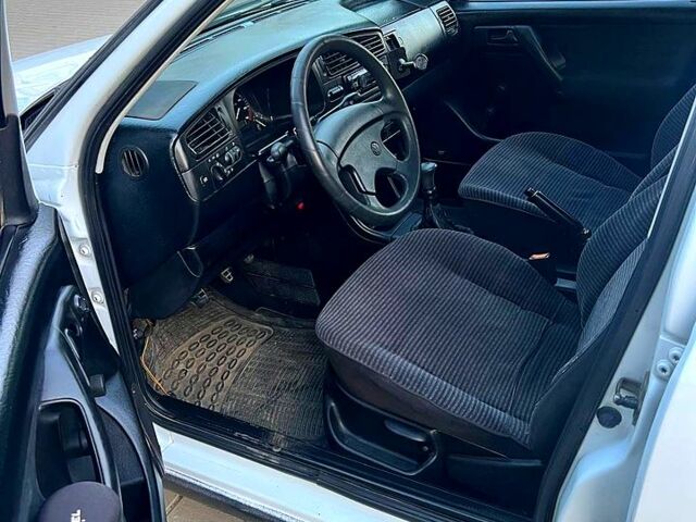 Белый Фольксваген Гольф, объемом двигателя 1.8 л и пробегом 200 тыс. км за 2300 $, фото 9 на Automoto.ua