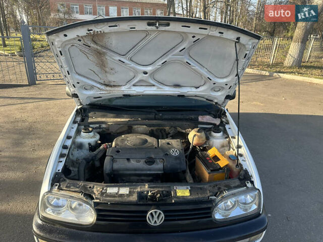 Білий Фольксваген Гольф, об'ємом двигуна 1.39 л та пробігом 280 тис. км за 1800 $, фото 11 на Automoto.ua