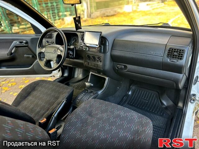 Білий Фольксваген Гольф, об'ємом двигуна 1.8 л та пробігом 216 тис. км за 3399 $, фото 12 на Automoto.ua