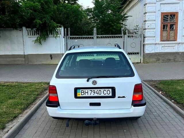 Белый Фольксваген Гольф, объемом двигателя 1.8 л и пробегом 200 тыс. км за 2300 $, фото 4 на Automoto.ua