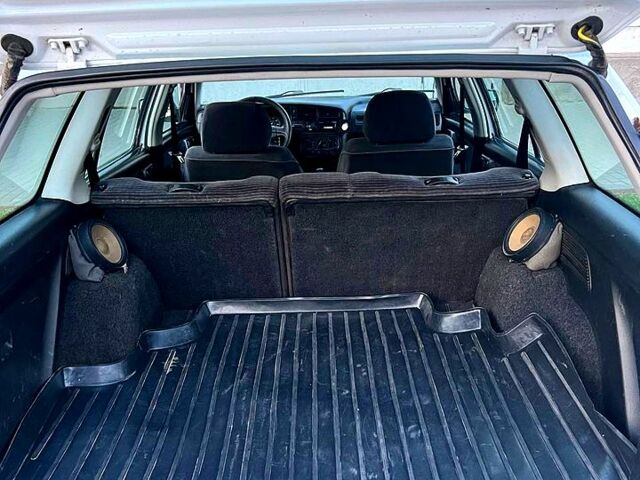 Белый Фольксваген Гольф, объемом двигателя 1.8 л и пробегом 200 тыс. км за 2300 $, фото 7 на Automoto.ua