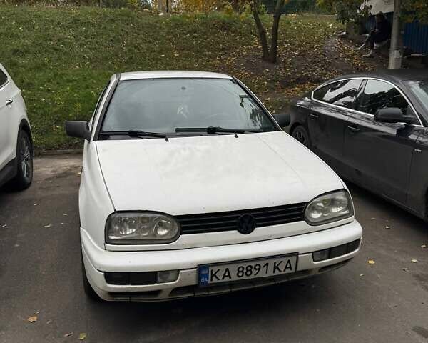 Белый Фольксваген Гольф, объемом двигателя 1.98 л и пробегом 400 тыс. км за 2600 $, фото 1 на Automoto.ua