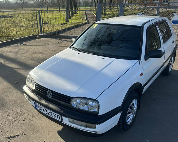 Білий Фольксваген Гольф, об'ємом двигуна 1.39 л та пробігом 280 тис. км за 1800 $, фото 1 на Automoto.ua