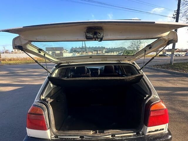 Белый Фольксваген Гольф, объемом двигателя 1.4 л и пробегом 280 тыс. км за 1800 $, фото 11 на Automoto.ua