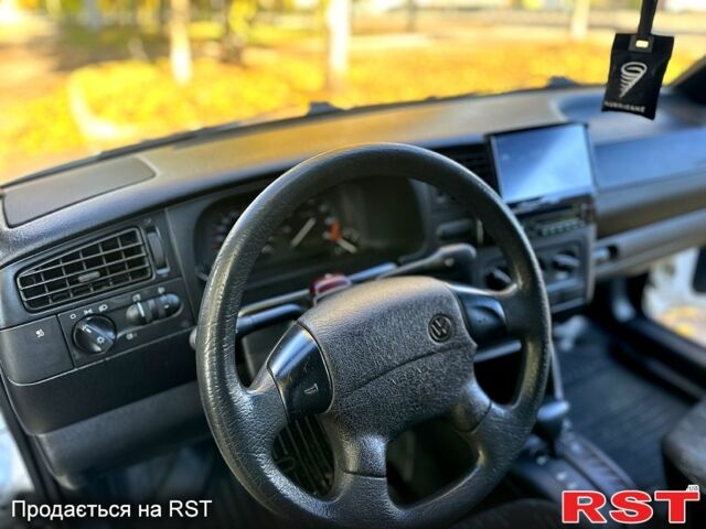 Білий Фольксваген Гольф, об'ємом двигуна 1.8 л та пробігом 216 тис. км за 3399 $, фото 11 на Automoto.ua