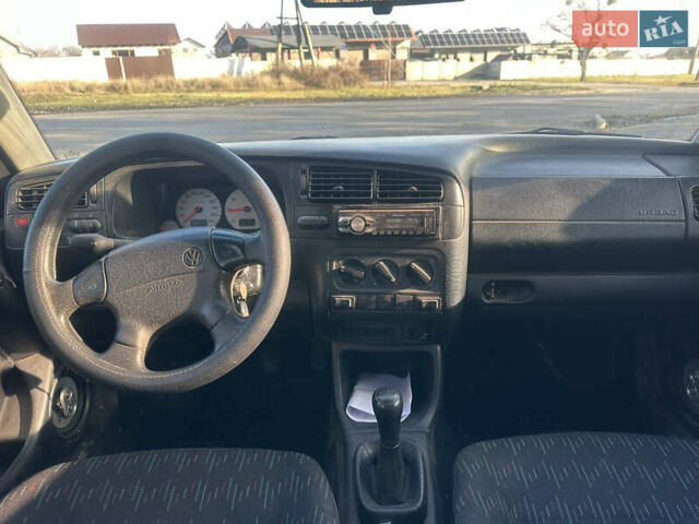 Білий Фольксваген Гольф, об'ємом двигуна 1.39 л та пробігом 280 тис. км за 1800 $, фото 10 на Automoto.ua