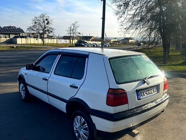 Белый Фольксваген Гольф, объемом двигателя 1.4 л и пробегом 280 тыс. км за 1800 $, фото 4 на Automoto.ua