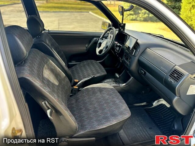 Белый Фольксваген Гольф, объемом двигателя 1.8 л и пробегом 216 тыс. км за 3399 $, фото 10 на Automoto.ua