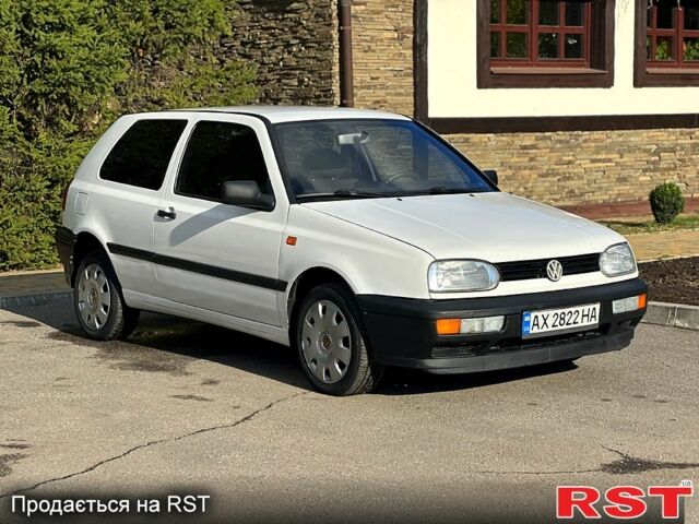 Білий Фольксваген Гольф, об'ємом двигуна 1.8 л та пробігом 216 тис. км за 3399 $, фото 2 на Automoto.ua