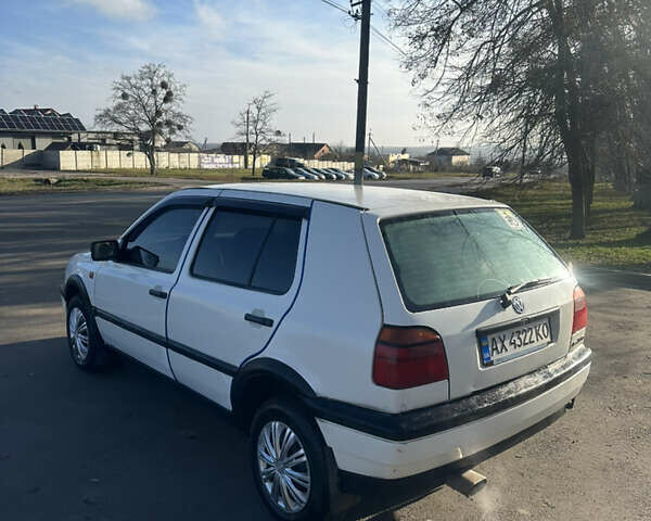 Білий Фольксваген Гольф, об'ємом двигуна 1.39 л та пробігом 280 тис. км за 1800 $, фото 5 на Automoto.ua