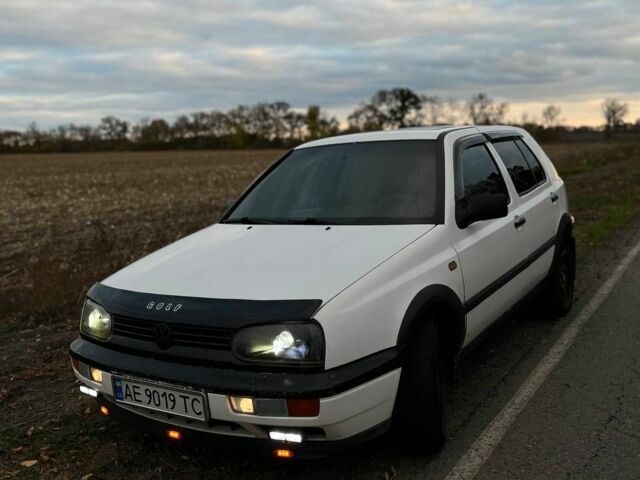 Белый Фольксваген Гольф, объемом двигателя 1.9 л и пробегом 600 тыс. км за 3500 $, фото 3 на Automoto.ua