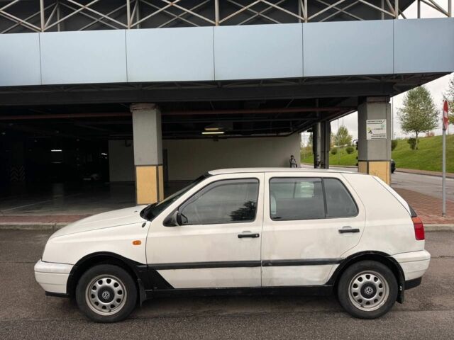 Білий Фольксваген Гольф, об'ємом двигуна 1.6 л та пробігом 360 тис. км за 1350 $, фото 8 на Automoto.ua