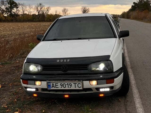 Белый Фольксваген Гольф, объемом двигателя 1.9 л и пробегом 600 тыс. км за 3500 $, фото 1 на Automoto.ua