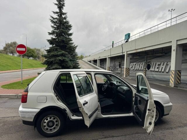 Білий Фольксваген Гольф, об'ємом двигуна 1.6 л та пробігом 360 тис. км за 1350 $, фото 11 на Automoto.ua