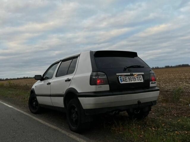 Белый Фольксваген Гольф, объемом двигателя 1.9 л и пробегом 600 тыс. км за 3500 $, фото 2 на Automoto.ua