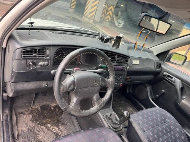 Білий Фольксваген Гольф, об'ємом двигуна 1.6 л та пробігом 360 тис. км за 1350 $, фото 16 на Automoto.ua