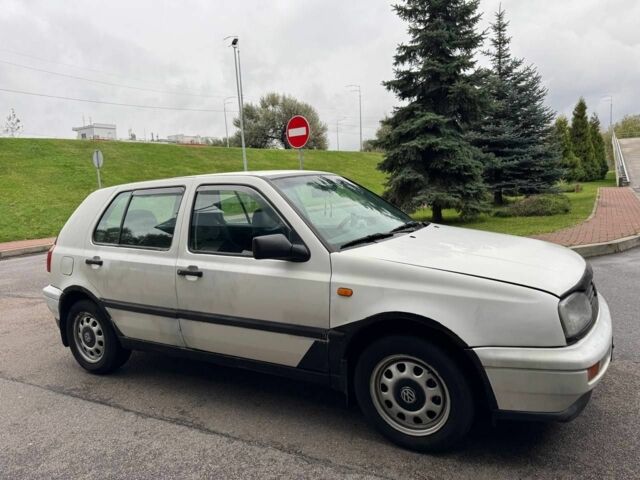 Білий Фольксваген Гольф, об'ємом двигуна 1.6 л та пробігом 360 тис. км за 1350 $, фото 3 на Automoto.ua