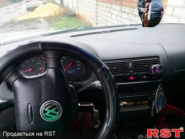 Белый Фольксваген Гольф, объемом двигателя 1.4 л и пробегом 405 тыс. км за 2650 $, фото 4 на Automoto.ua