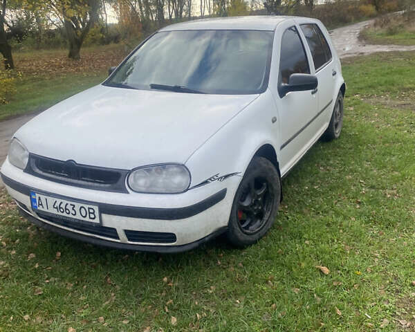 Белый Фольксваген Гольф, объемом двигателя 1.6 л и пробегом 300 тыс. км за 2800 $, фото 1 на Automoto.ua